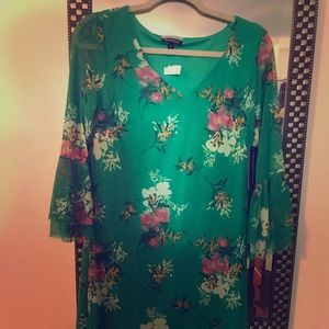 Base green dress with flowers,